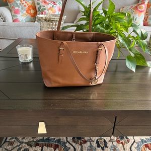 Michael Kors Jet set saffiano leather medium shoulder bag